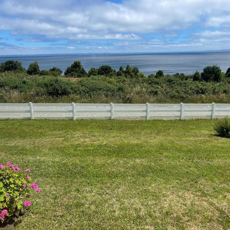 Casa con acceso directo al lago y hermosas vistas - Three-Bedroom Home - 16