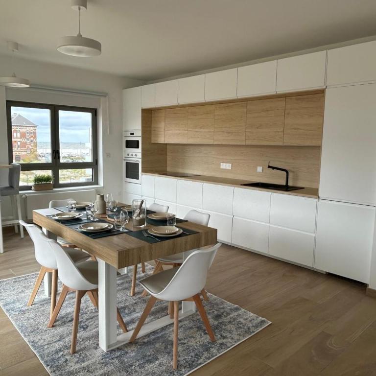 Les Terrasses du Phare, vue mer et accès direct plage, garage, accès PMR - Apartment mit Meerblick - 1