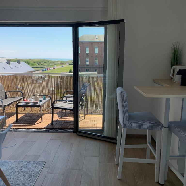 Les Terrasses du Phare, vue mer et accès direct plage, garage, accès PMR - Apartment mit Meerblick - 15