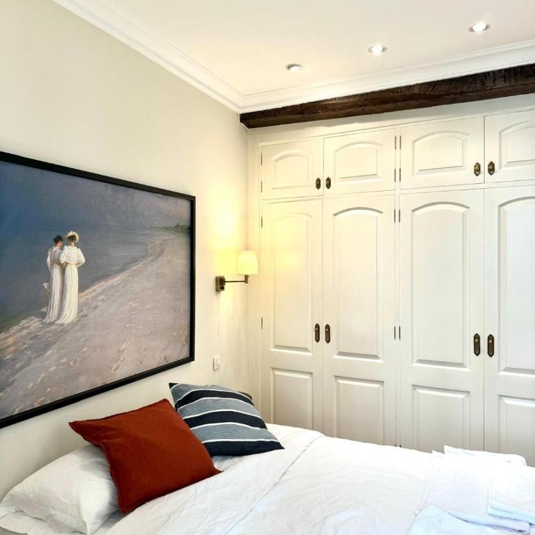 Ongi Etorri to the heart of the Old Town! - Two-Bedroom Apartment - 1