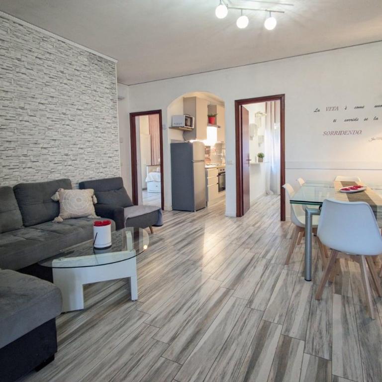 Due Laghi Appartments - Appartamento con 2 Camere da Letto - 1