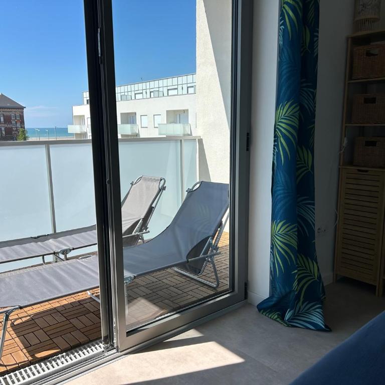 Les Terrasses du Phare, vue mer et accès direct plage, garage, accès PMR - Apartment mit Meerblick - 24