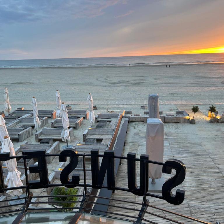 Les Terrasses du Phare, vue mer et accès direct plage, garage, accès PMR - Apartment mit Meerblick - 45