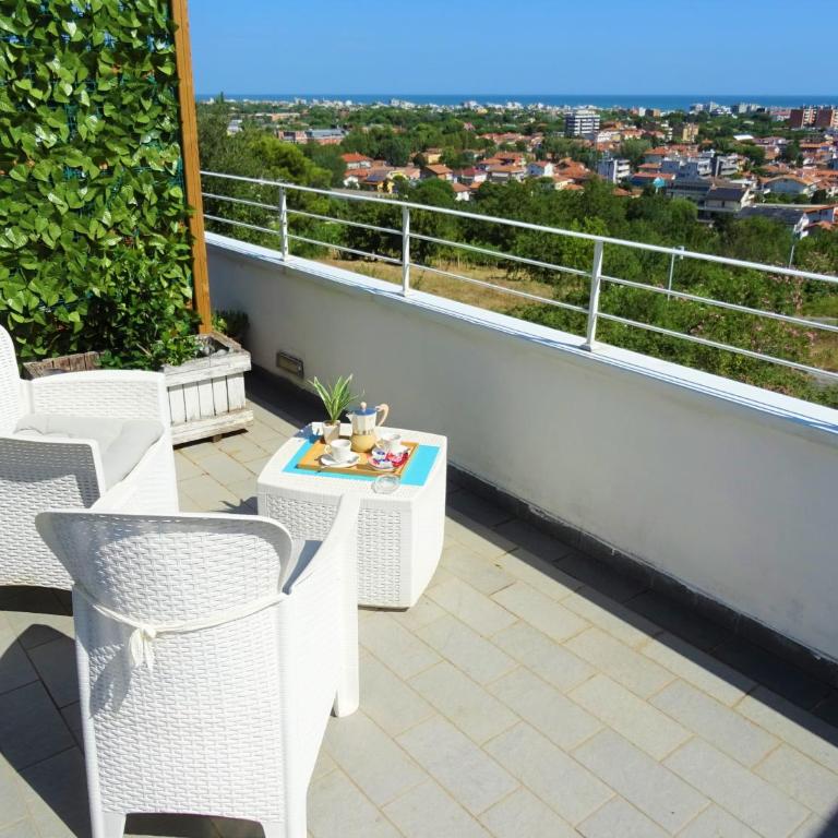 B&B Cá Bianca Ventisette Riccione - Camera Matrimoniale Deluxe con Balcone e Vista Mare - 3