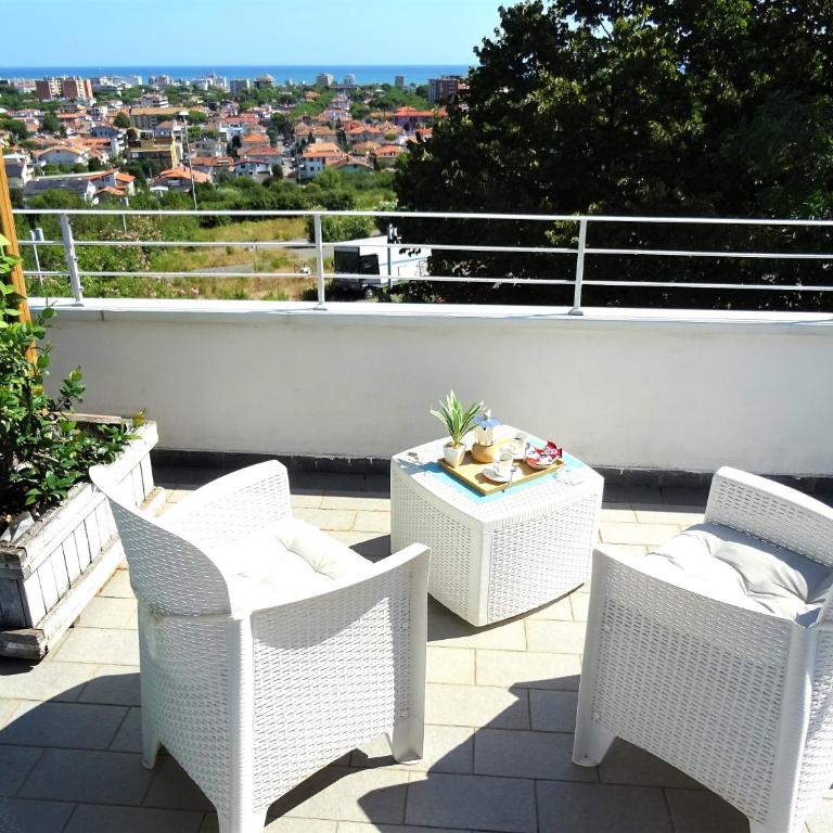 B&B Cá Bianca Ventisette Riccione - Camera Matrimoniale Deluxe con Balcone e Vista Mare - 1