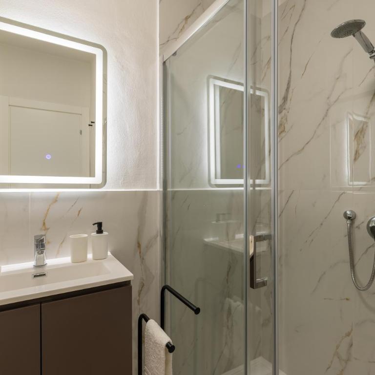 Viareggio-Elegant Flat Free-Parking Sea 900 mt - Appartamento con 3 Camere da Letto - 23