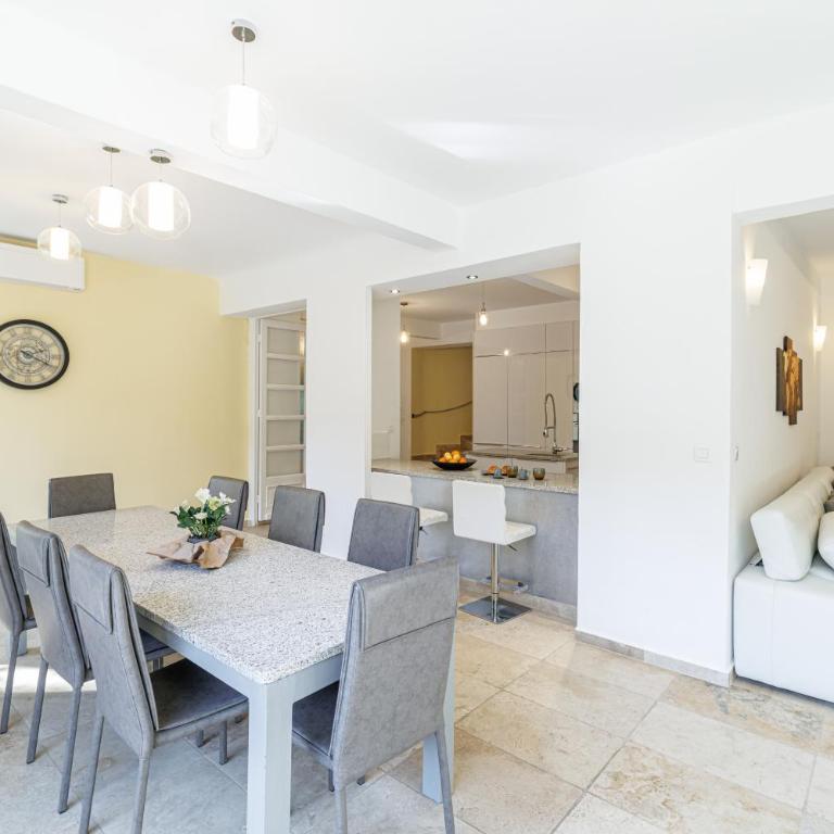 VILLA MARIE -Pool - Garden-Close To Beach -Parking - Villa avec Piscine Privée - 26