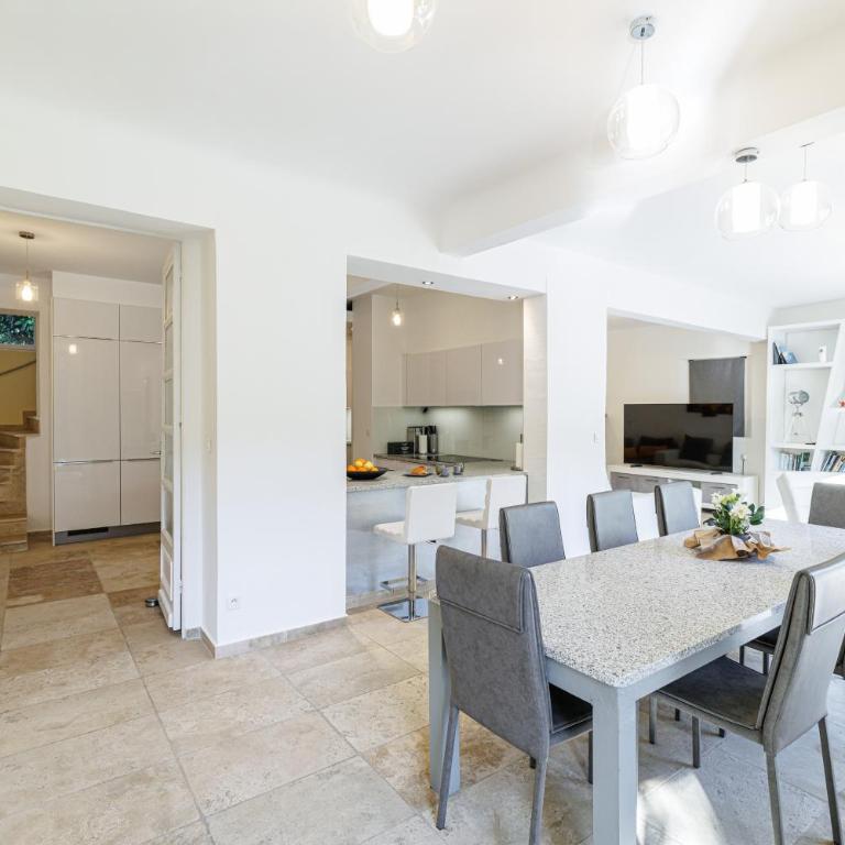 VILLA MARIE -Pool - Garden-Close To Beach -Parking - Villa avec Piscine Privée - 24