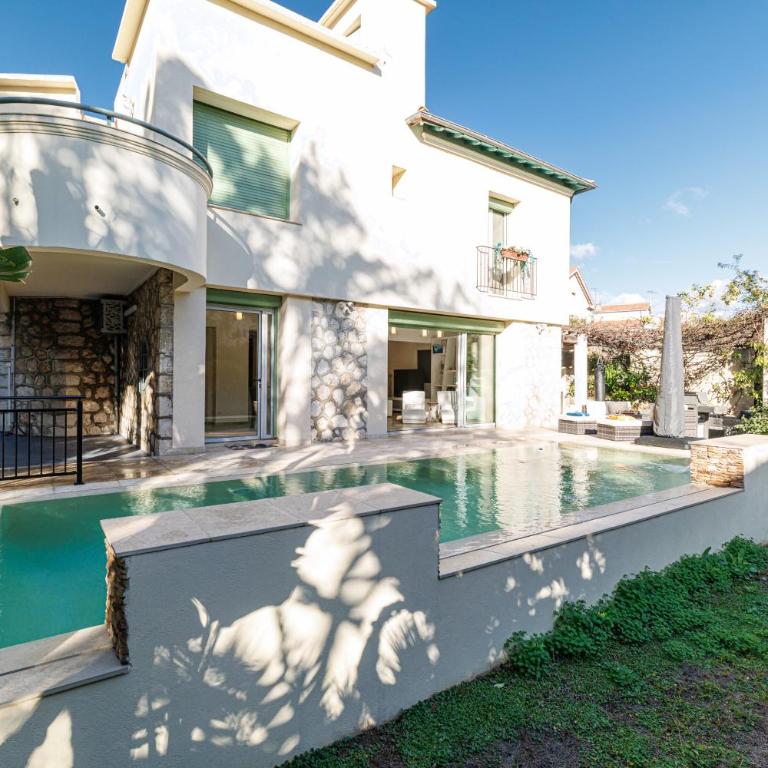 VILLA MARIE -Pool - Garden-Close To Beach -Parking - Villa avec Piscine Privée - 69