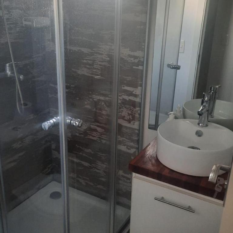 Chalet Bilu - Three-Bedroom House - 10