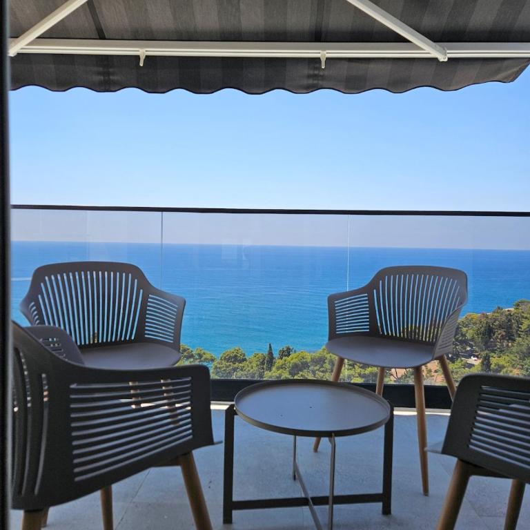 50 Shades of Blue - Two-Bedroom Apartment - 8