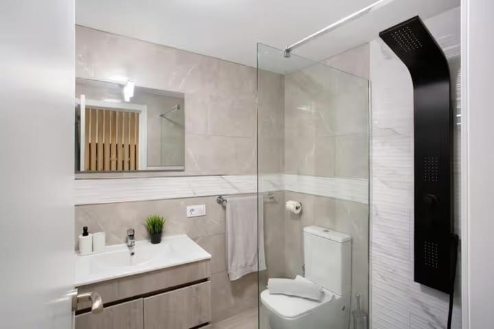 Blessed holidays in a new and equipped apartment, Wi-Fi - Two-Bedroom Apartment - 11