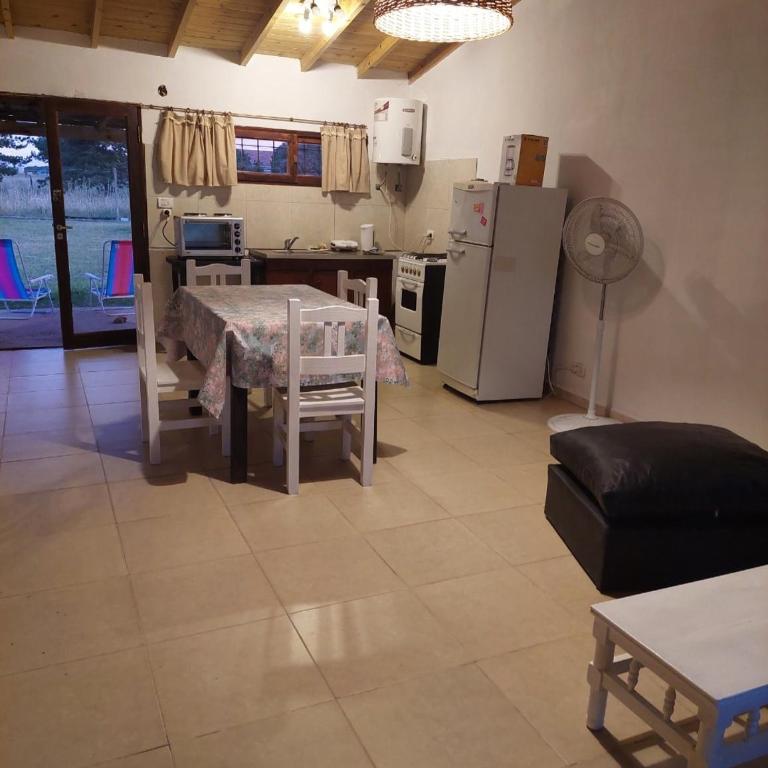 Casa con gran parque y parrilla Miramar - Two-Bedroom House - 5