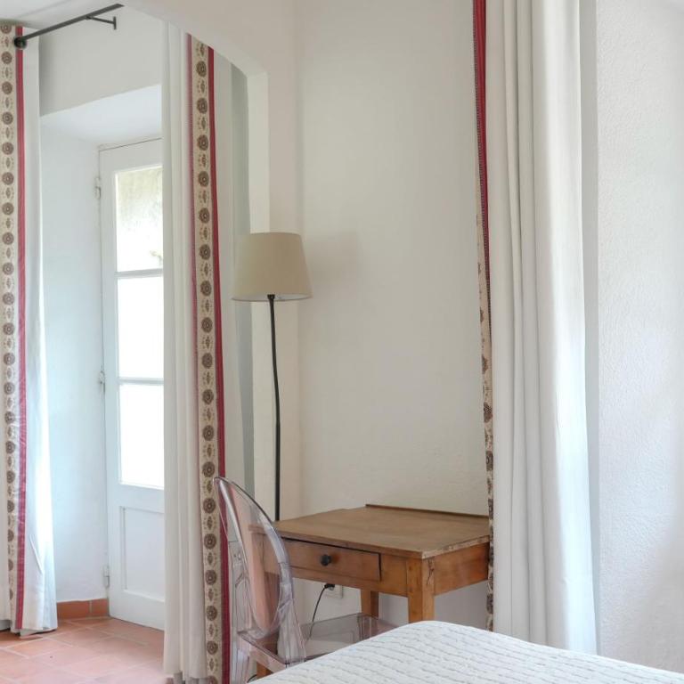 Hôtel La Figuière - Traditional Room with Disability Access - 2