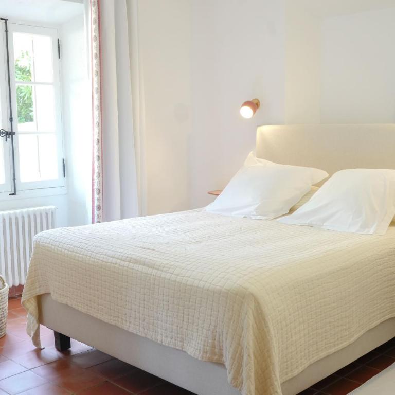 Hôtel La Figuière - Traditional Room with Disability Access - 1
