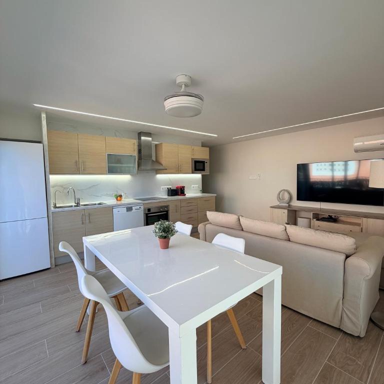 Apartamento con terraza y parking en primera línea - Apartamento de 3 dormitorios - 3