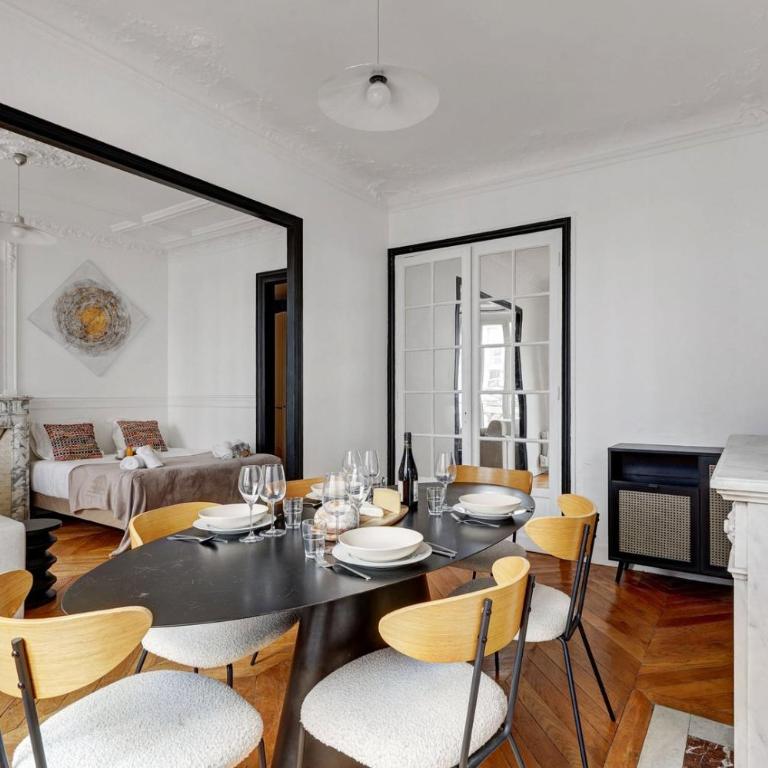 TBS 318 - Superb apartment with Eiffel Tower view - Appartement 2 Chambres - 6