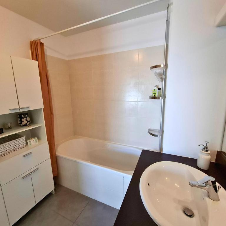 T2 confort proche centre & plages, parking, clim - Apartment mit 1 Schlafzimmer - 22