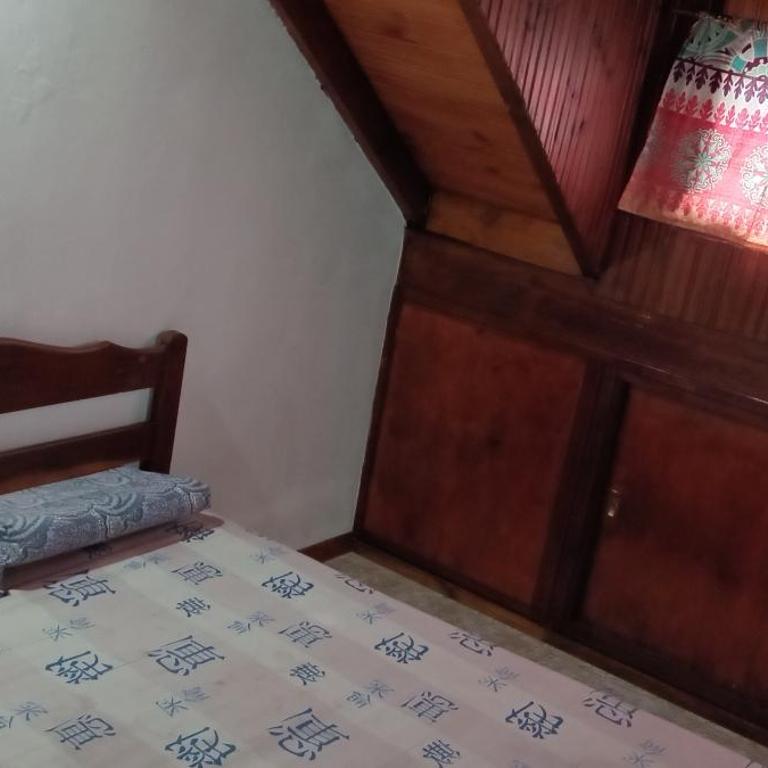 Casa grande con patio - Three-Bedroom House - 2