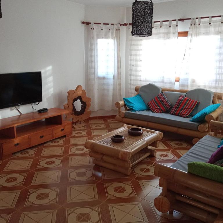 Villa 150m2 wifi fibre piscine BBQ parking - Three-Bedroom Villa - 33
