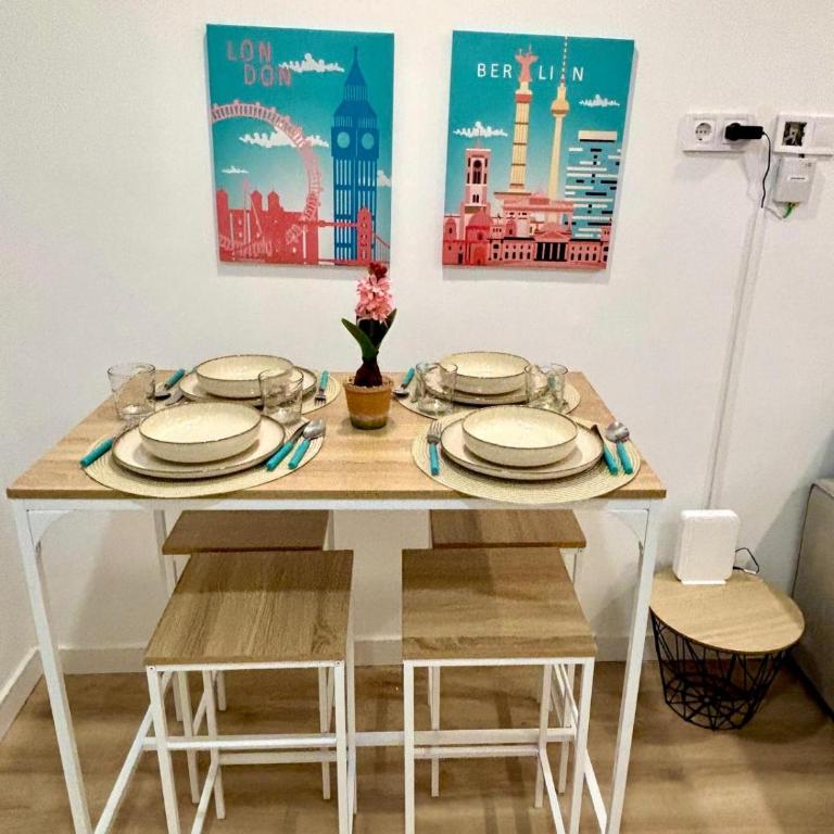 Renovated apartment 15 minutes from Sol - Two-Bedroom Apartment - 1
