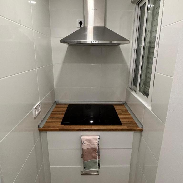 Renovated apartment 15 minutes from Sol - Two-Bedroom Apartment - 4