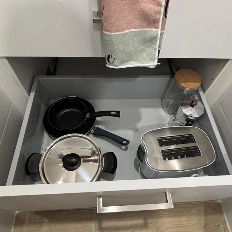 Renovated apartment 15 minutes from Sol - Two-Bedroom Apartment - 7