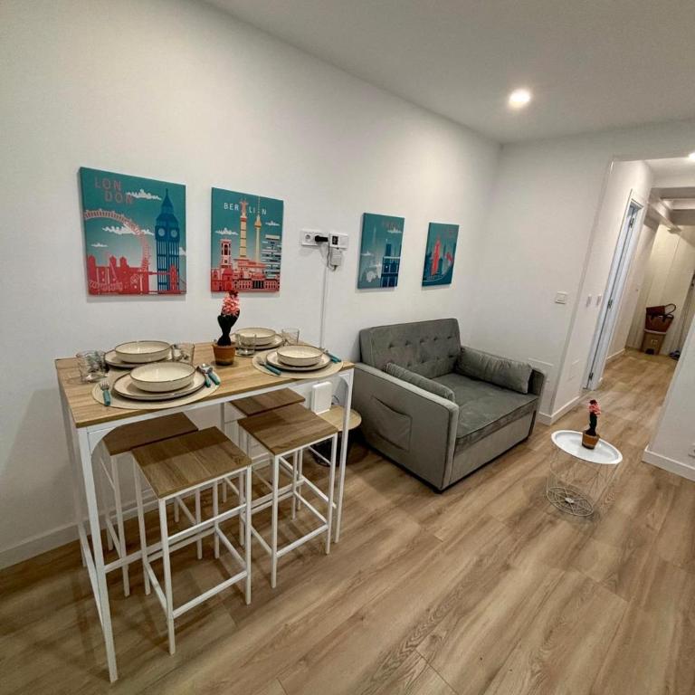 Renovated apartment 15 minutes from Sol - Two-Bedroom Apartment - 11