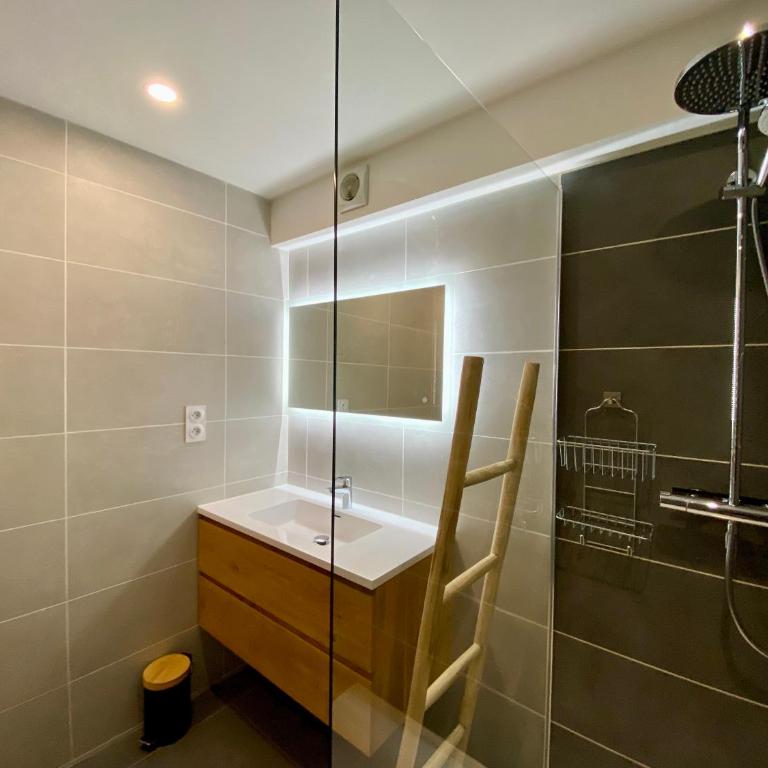 Alpe d Huez Houses - Les Castors - Magniifique nid pour 4 à 6 personnes - Appartement 2 Chambres Deluxe avec Balcon - 7