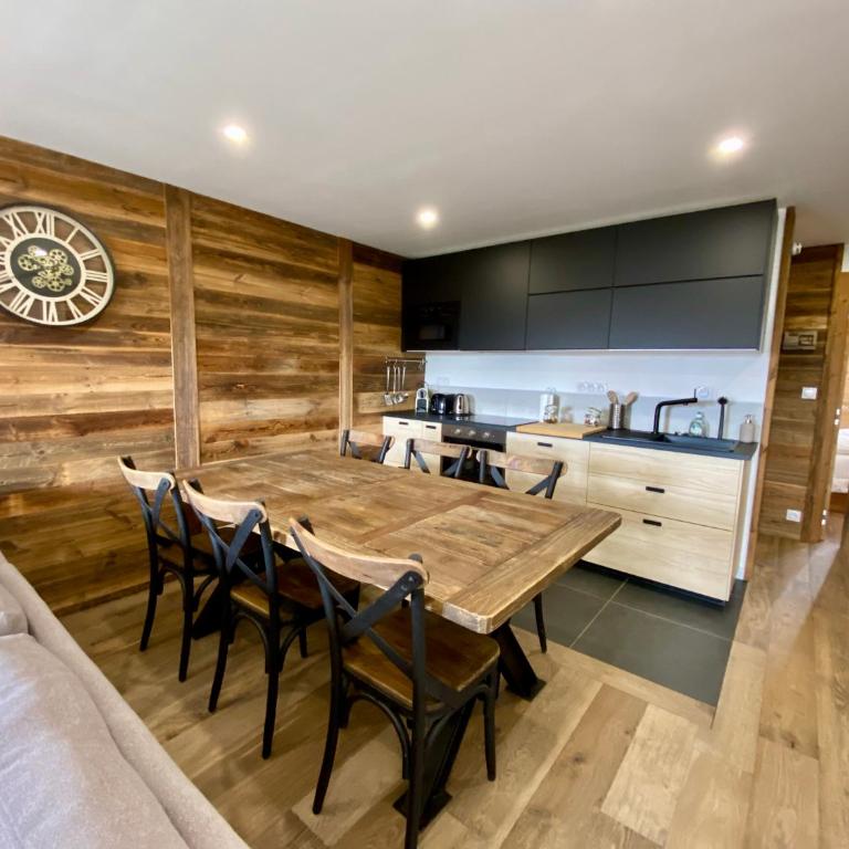Alpe d Huez Houses - Les Castors - Magniifique nid pour 4 à 6 personnes - Appartement 2 Chambres Deluxe avec Balcon - 3