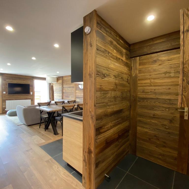 Alpe d Huez Houses - Les Castors - Magniifique nid pour 4 à 6 personnes - Appartement 2 Chambres Deluxe avec Balcon - 4