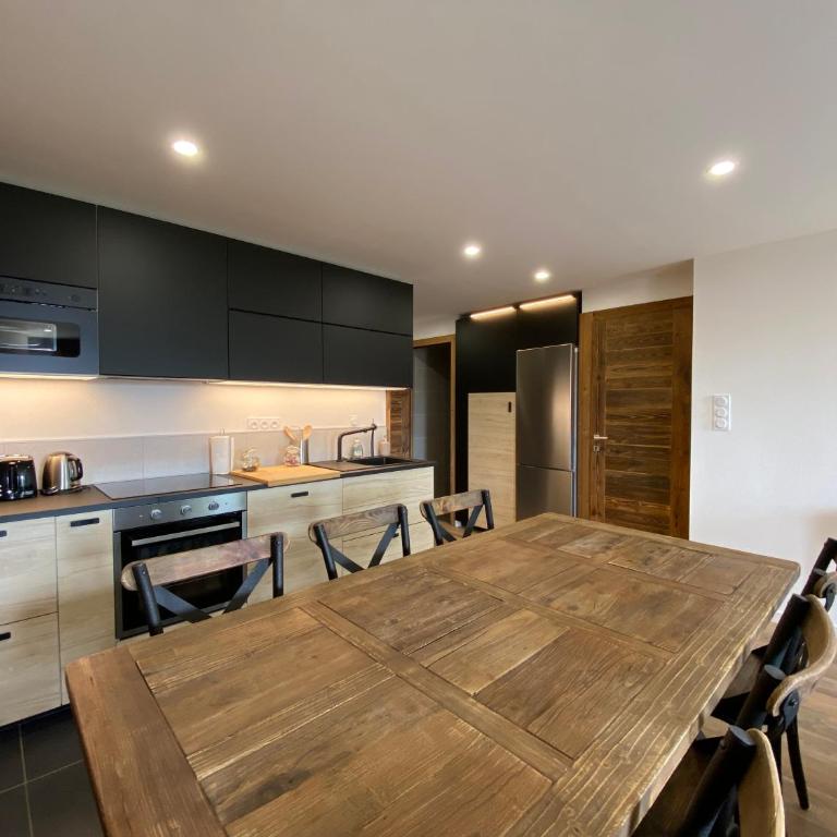 Alpe d Huez Houses - Les Castors - Magniifique nid pour 4 à 6 personnes - Appartement 2 Chambres Deluxe avec Balcon - 12
