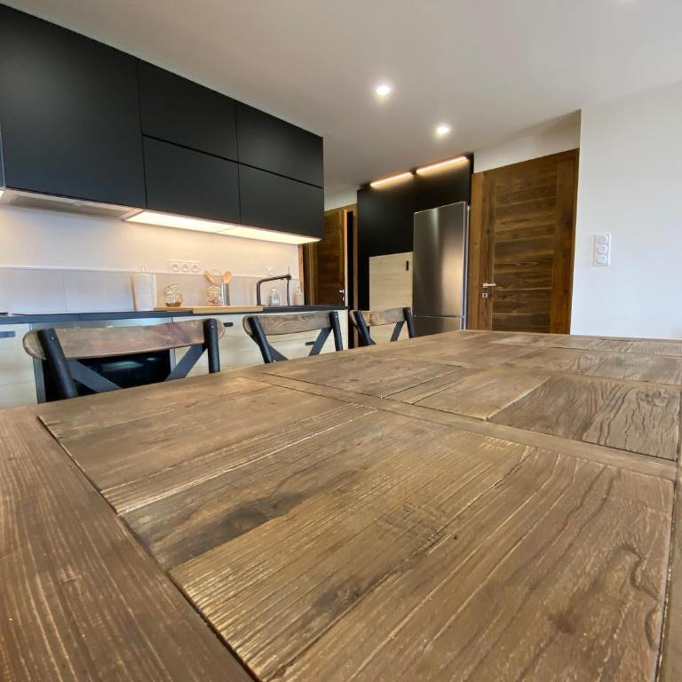 Alpe d Huez Houses - Les Castors - Magniifique nid pour 4 à 6 personnes - Appartement 2 Chambres Deluxe avec Balcon - 17
