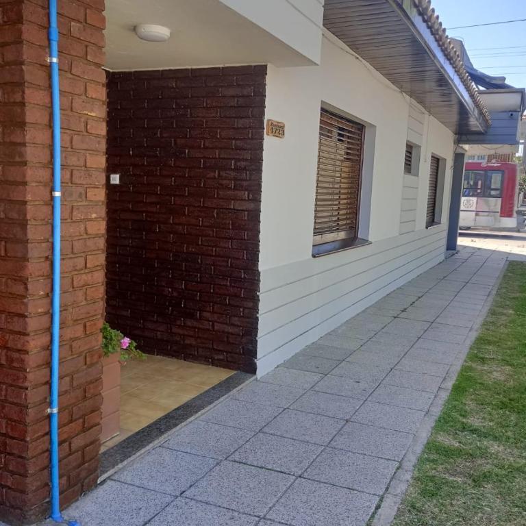 Casa con garaje por día - Casa de 2 dormitorios - 1