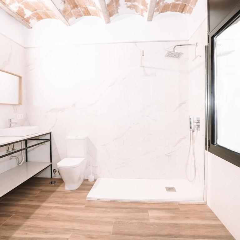 Terrace Jacuzzi Retreat - Maisonette - 5
