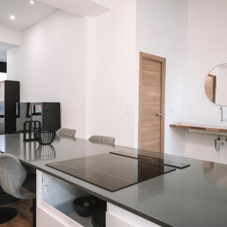 Terrace Jacuzzi Retreat - Maisonette - 10
