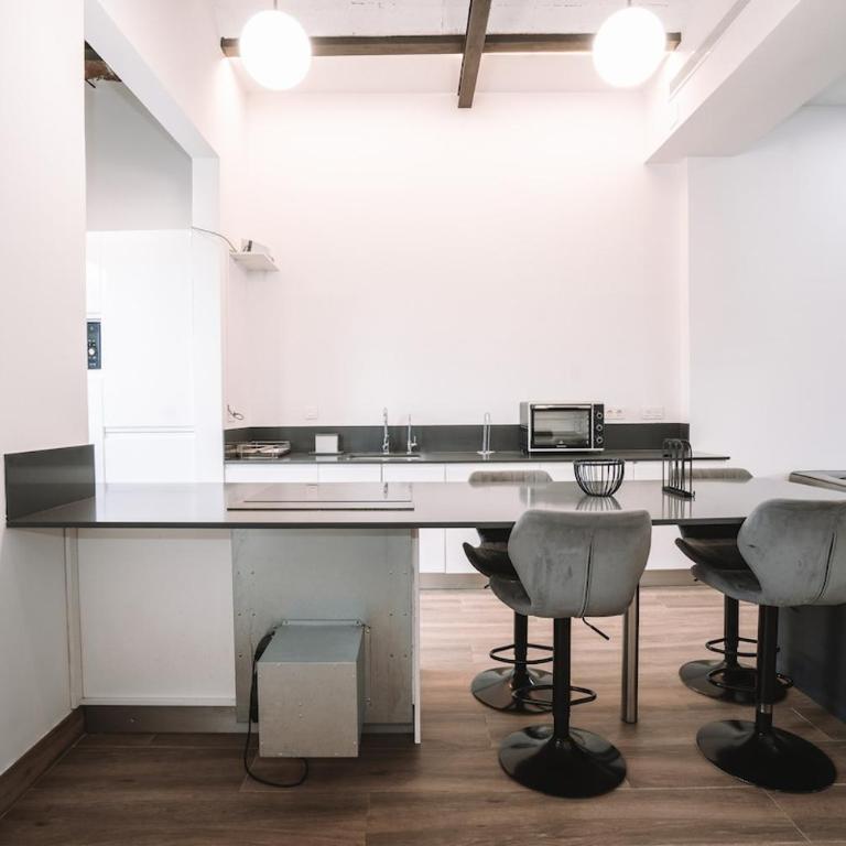 Terrace Jacuzzi Retreat - Maisonette - 14