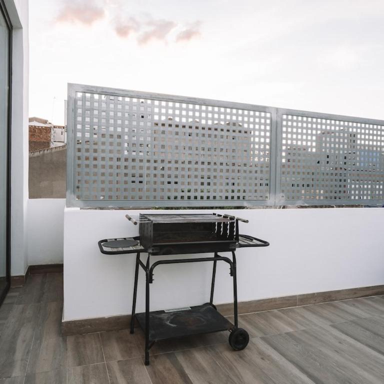 Terrace Jacuzzi Retreat - Maisonette - 17