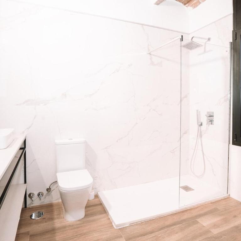 Terrace Jacuzzi Retreat - Maisonette - 27
