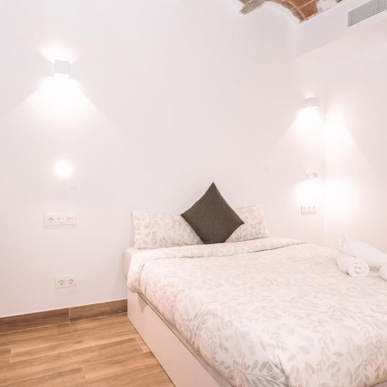 Terrace Jacuzzi Retreat - Maisonette - 29