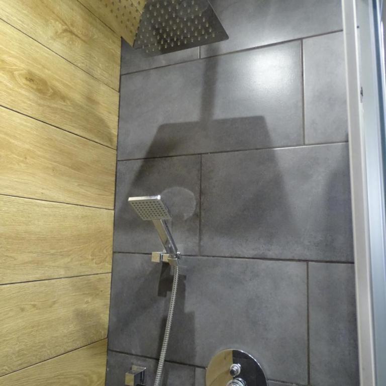 LH Guest House - Camera Matrimoniale con Bagno Privato - 14