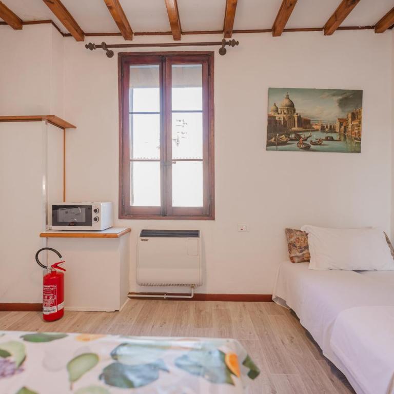 Lagoon View - 12 min to the Train Station - One-Bedroom Apartment - 3