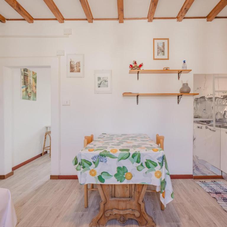 Lagoon View - 12 min to the Train Station - One-Bedroom Apartment - 10