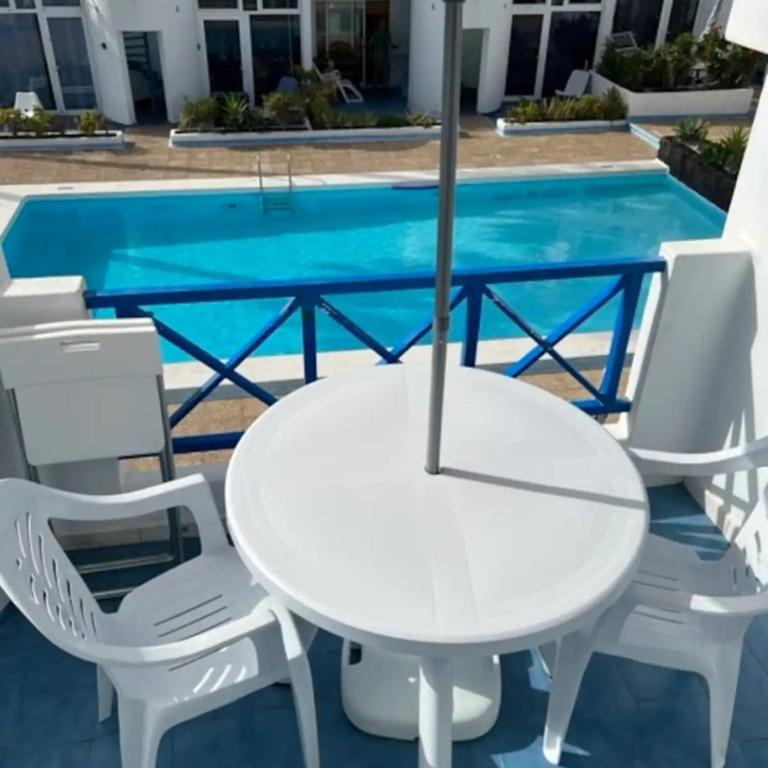 Isla & Sol - One-Bedroom Apartment - 2