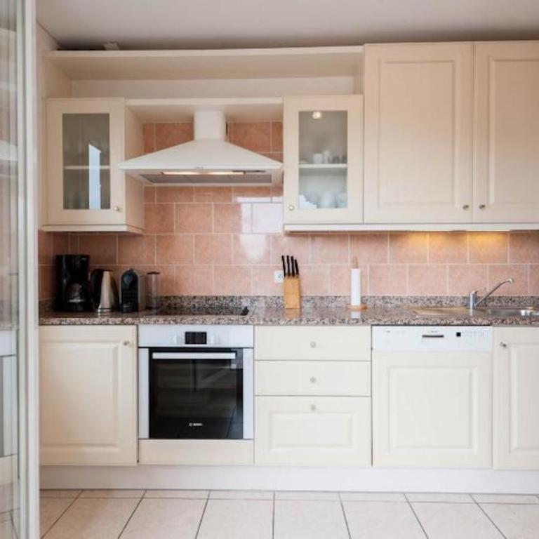 la Desirade - Appartement 3 Chambres avec Piscine Privée - 13