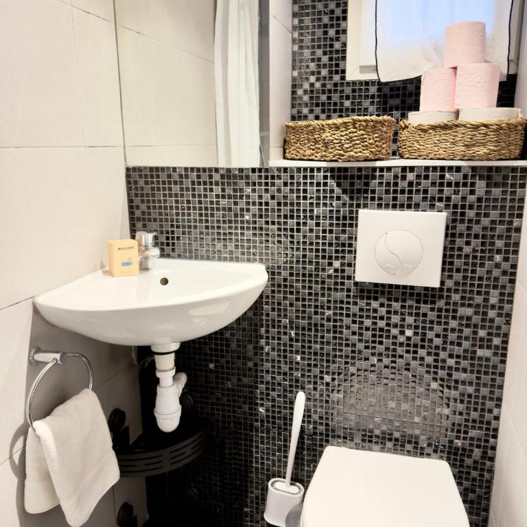 Lovely Studio with Private Terrace in Prime Area - Studio mit Balkon - 7
