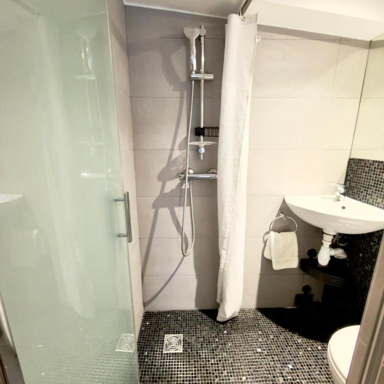 Lovely Studio with Private Terrace in Prime Area - Studio mit Balkon - 15