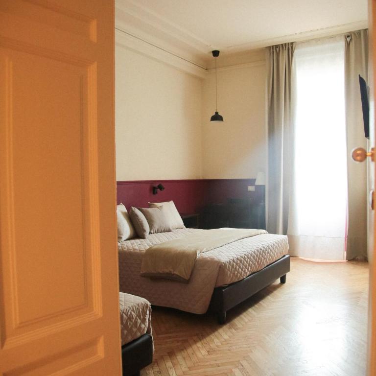 Albergo Garisenda con terrazza panoramica sulle Due Torri - Camera Matrimoniale Superior con Bagno Privato - 10
