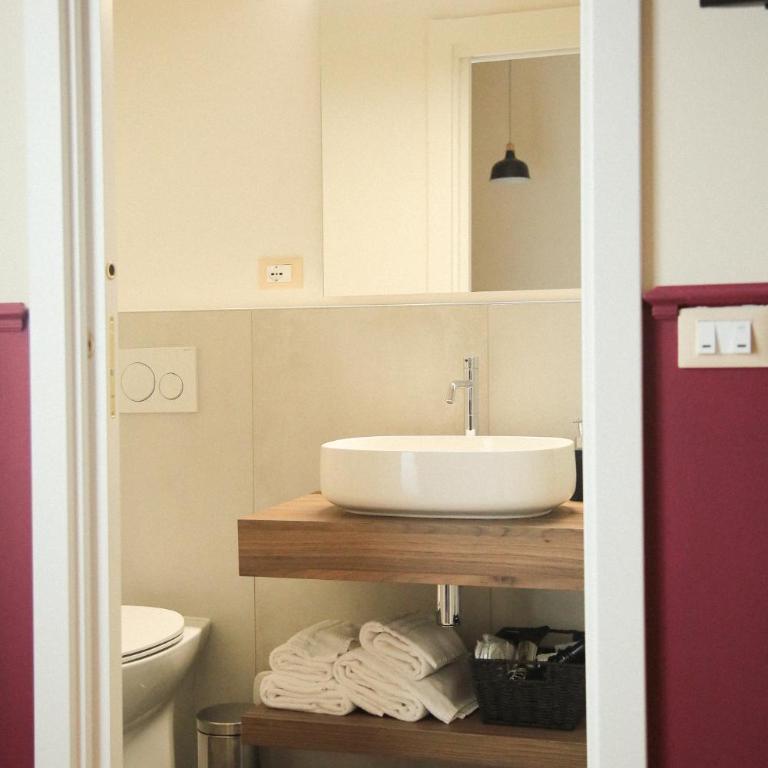 Albergo Garisenda con terrazza panoramica sulle Due Torri - Camera Matrimoniale Superior con Bagno Privato - 16
