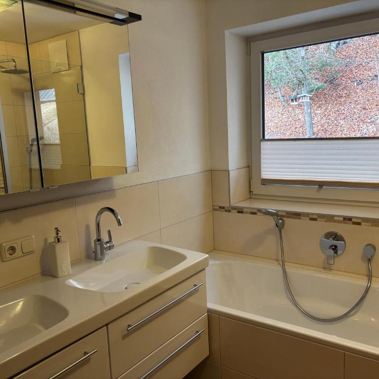 Ferienwohnung Mayrhofer - Apartment mit 3 Schlafzimmern und Balkon - 10
